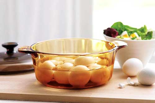 Nấu ăn bằng nồi thủy tinh cứ cho một chút nước gạo vào, biết lý do ai cũng bất ngờ