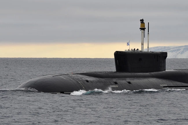 Tàu ngầm hạt nhân Vladimir Monomakh đã thực hiện thành công vụ phóng tên lửa Bulava loạt lớn. Ảnh: TASS.