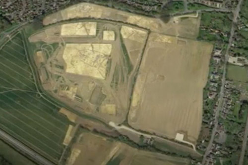 Xây trường và công viên, phát hiện hài cốt bí ẩn và kho báu 2.000 năm