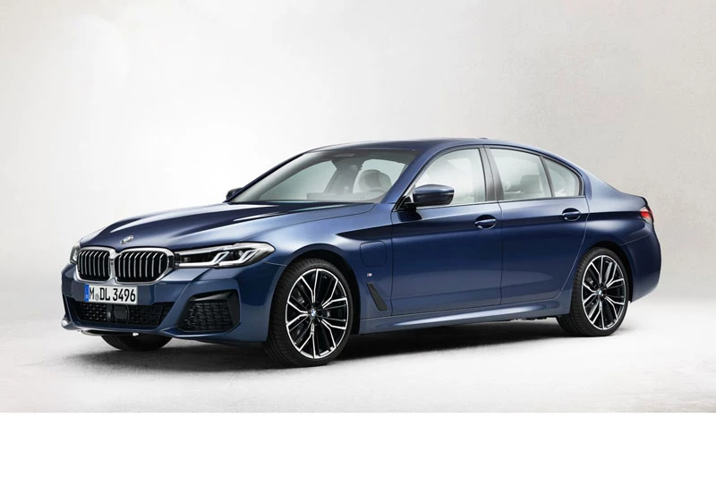 2. BMW 5 Series 2020 (giá: 53.900-110.000 USD).