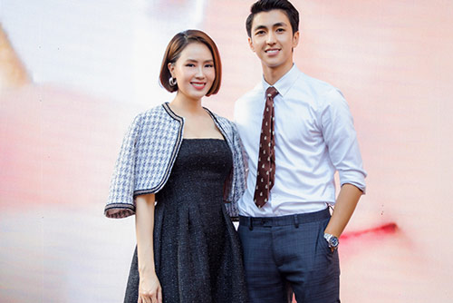 Hồng Diễm khoe vẻ trẻ trung bên Bình An