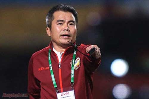 HLV Phạm Minh Đức háo hức gặp lại đồng đội cũ Kiatisak