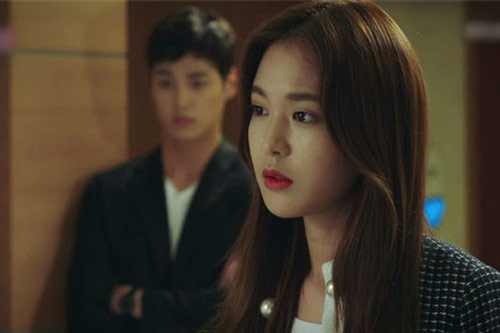 Về ra mắt lần đầu đã phải đứng bếp nấu cỗ cúng, rửa bát cả tiếng đồng hồ mới xong, cô gái còn bị những lời nhận xét khó nghe từ mẹ chồng tương lai