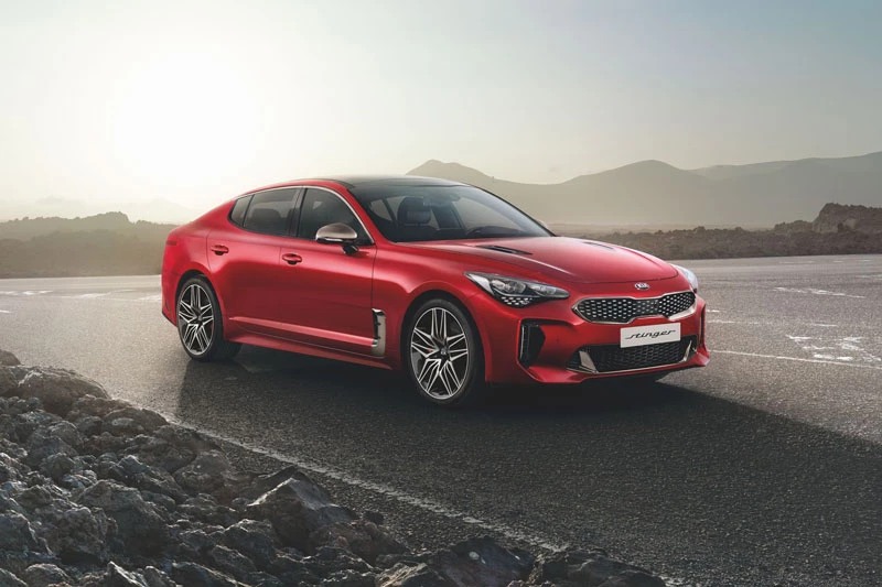 6. Kia Stinger 2021 (giá: 33.090-52.590 USD).