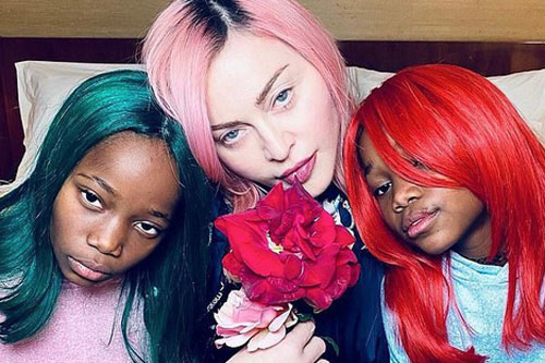 Madonna chia sẻ hình ảnh hạnh phúc bên con nuôi