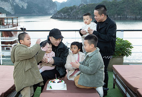 Đỗ Mạnh Cường làm sinh nhật cho con gái trên du thuyền