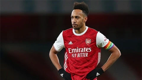 Aubameyang chấm dứt cơn hạn hán bàn thắng bằng cách... đá phản lưới nhà