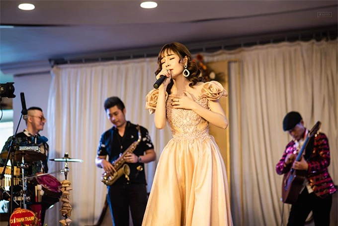Lâm Nguyệt Ánh tại họp báo ra mắt album Dấu tình sầu.