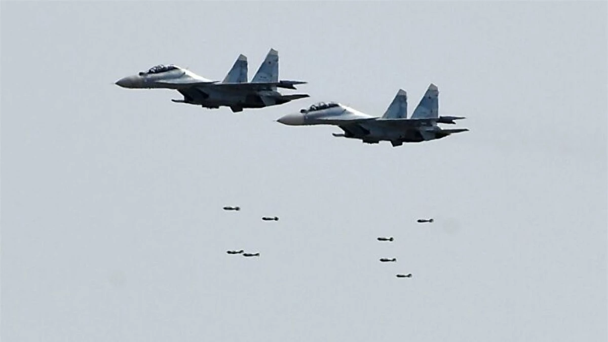 Su-30 của Nga chặn máy bay Mỹ và Pháp trên Biển Đen. (Ảnh: rianovosti)