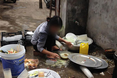 Đánh vỡ một cái bát trong ngày ra mắt, cô gái tạo tiền đề cho màn chia tay chấn động, cái cách cô “ra đòn” khiến người ta vỗ tay hoan hô