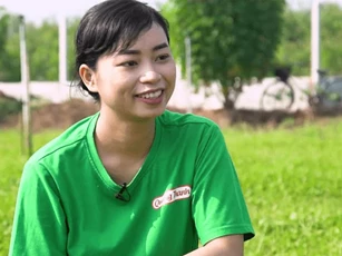 Cô gái 9x "thăng hoa" kiếm triệu USD từ cây rau má rẻ tiền
