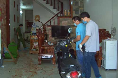 Đồng Tháp: Sang nhà hàng xóm chơi bị chém rồi tẩm xăng đốt tử vong