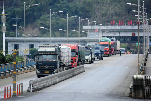 Doanh nghi&#x1EC7;p m&#x1EA5;t th&#xEA;m 950 Nh&#xE2;n d&#xE2;n t&#x1EC7; v&#x1EDB;i m&#x1ED7;i container khi xu&#x1EA5;t kh&#x1EA9;u h&#xE0;ng h&#xF3;a sang Trung Qu&#x1ED1;c