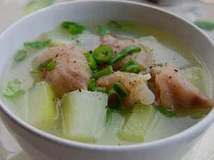 Canh chân giò hầm đu đủ xanh bổ dưỡng, lợi sữa sau sinh