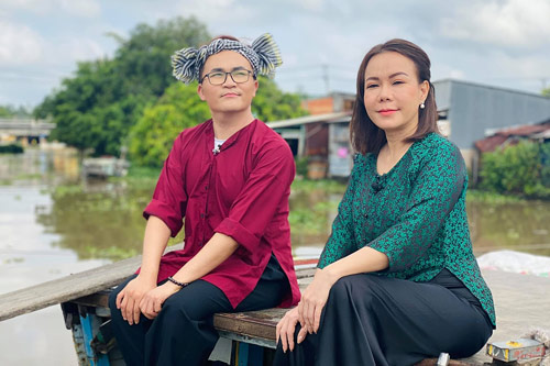 Việt Hương mặt sưng húp vẫn gắng đi quay hình