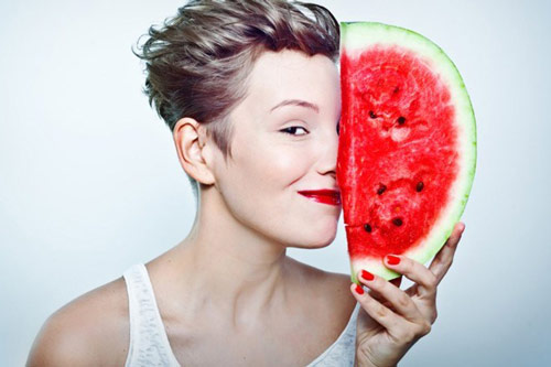 Bí quyết ‘trẻ mãi không già’ nhờ mặt nạ dưa hấu