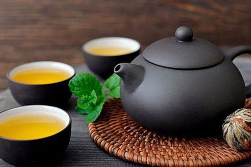 Tác hại khó lường khi uống trà lúc đói