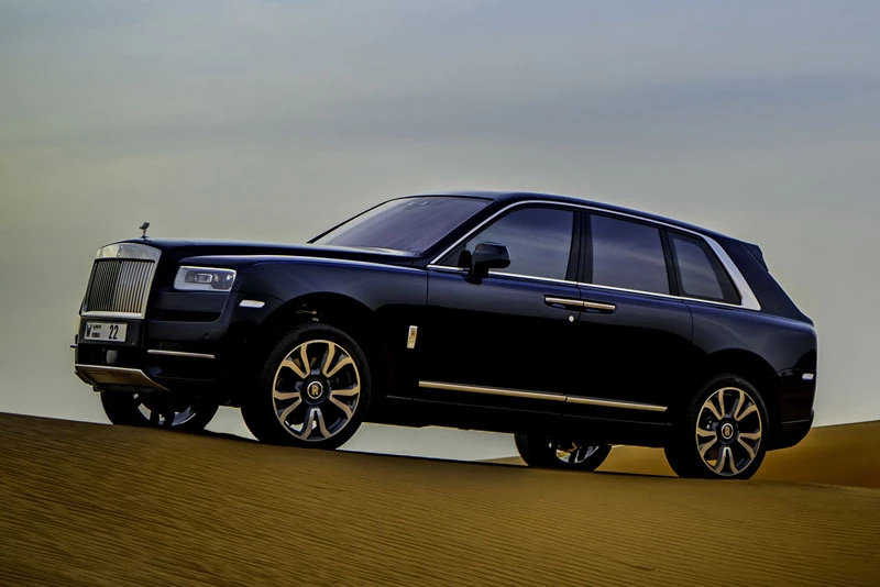1. Rolls-Royce Cullinan (giá khởi điểm: 332.350 USD).