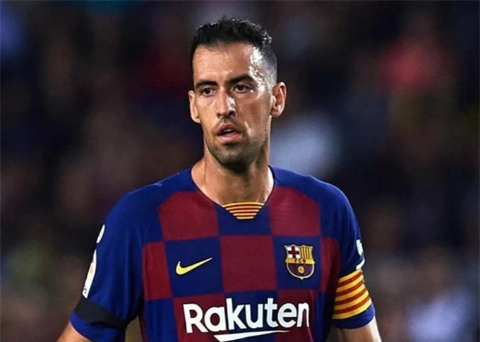 Sergio Busquets là người hùng thầm lặng của Barca và ĐT Tây Ban Nha