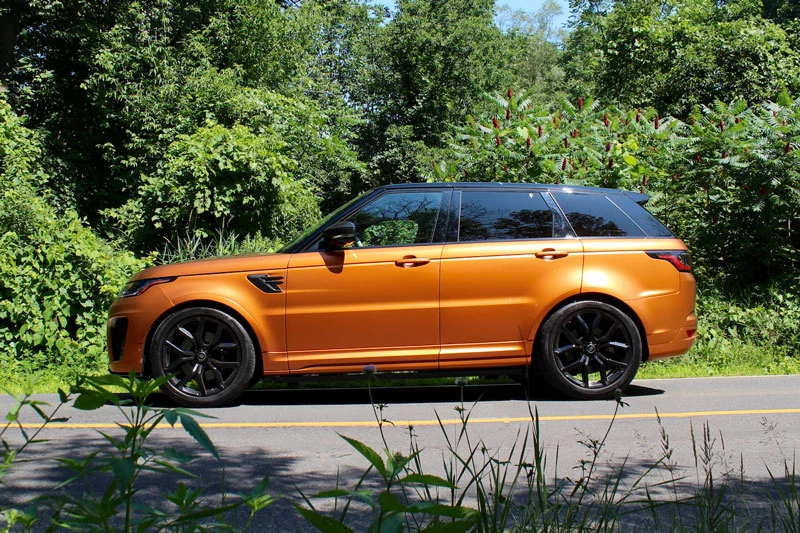 10. Land Rover Range Rover Sport SVR (giá khởi điểm: 114.500 USD).