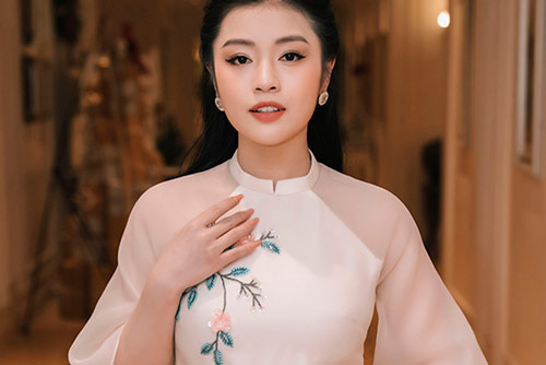 'Sao Mai' Thu Hằng ra album nhạc cách mạng