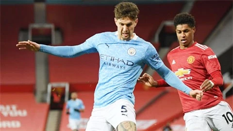 “John Stones vẫn là đá tảng”