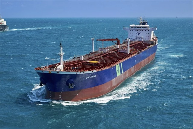 Tấn công khủng bố tàu chở dầu tại cảng Jeddah của Saudi Arabia - Ảnh 1.
