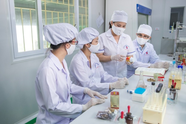 Tâm Bình: 10 năm sáng mãi chữ Tâm