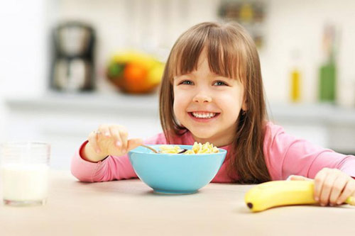 5 sai lầm khi cho trẻ ăn sáng gây hại sức khỏe, điều thứ 2 có tới 99% bà mẹ Việt mắc phải