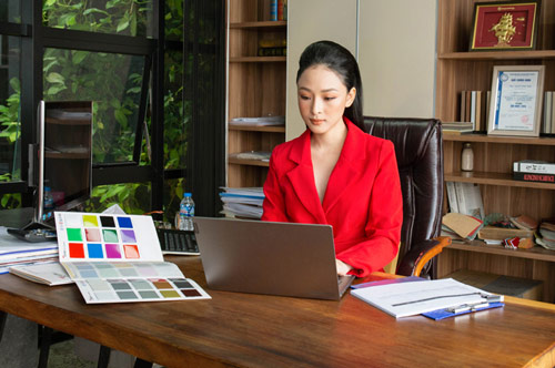 Hoa hậu Phương Nga chuyển việc