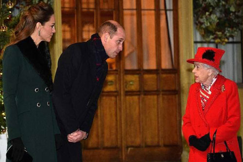 Gia đình Hoàng gia hội ngộ sau nhiều tháng xa cách vì dịch bệnh, Meghan và Harry bị réo gọi vì điều này