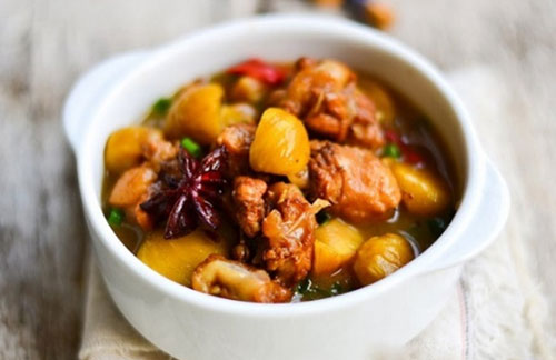 Gà om hạt dẻ bùi thơm, lạ miệng đổi vị cho bữa cơm gia đình