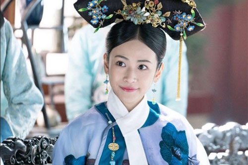 Vị phi tần bị giáng chức vẫn ở hậu cung qua 4 đời Hoàng đế là ai?