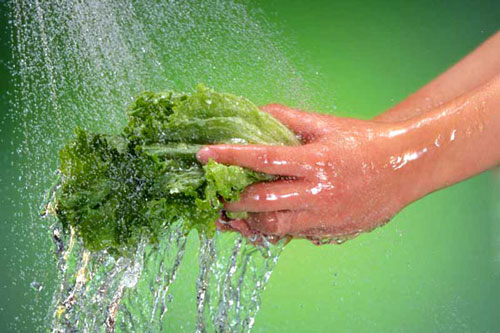 Rửa rau ai cũng nghĩ dễ ợt thế nhưng có những điều hầu hết chúng ta còn "lơ mơ" lắm