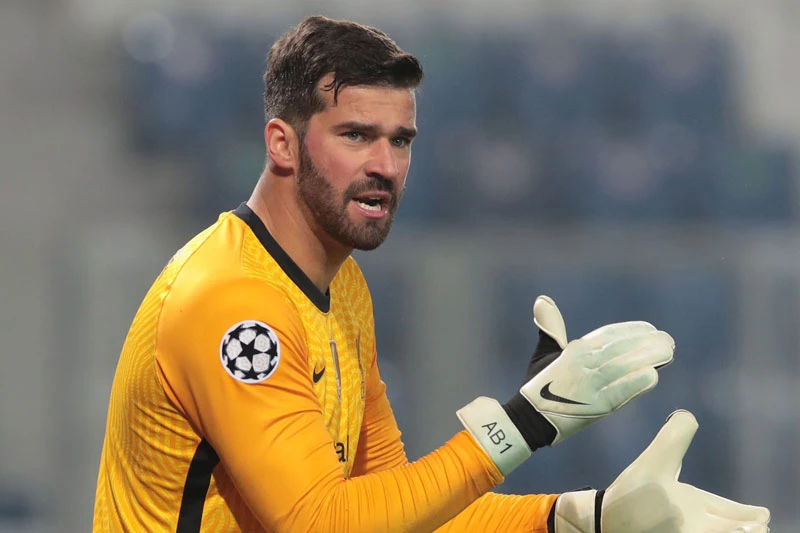 =8. Alisson Becker (Liverpool, 72 triệu bảng).