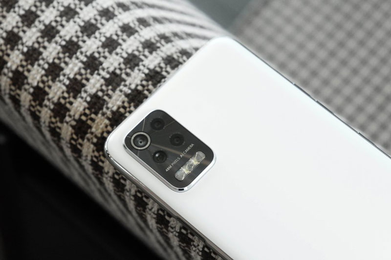 Cận cảnh smartphone ‘nồi đồng cối đá’, 4 camera sau, pin 4.000 mAh, giá 7 triệu đồng