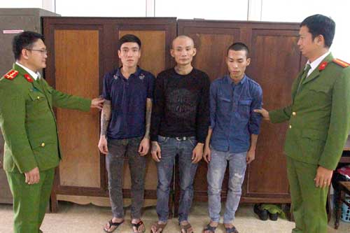 Thừa Thiên - Huế: Nhóm đối tượng mang súng tự chế xông vào quán game đòi nợ