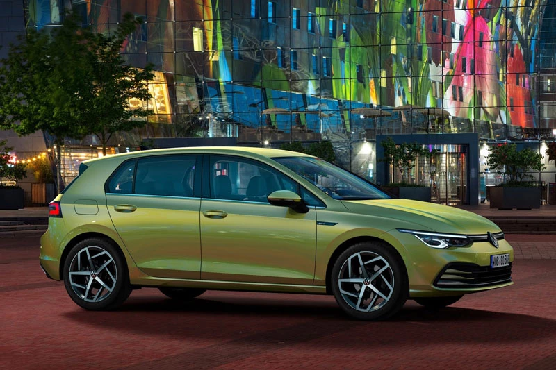 3. Volkswagen Golf 2020 (giá khởi điểm: 23.195 USD). 3. Volkswagen Golf 2020 (giá khởi điểm: 23.195 USD).