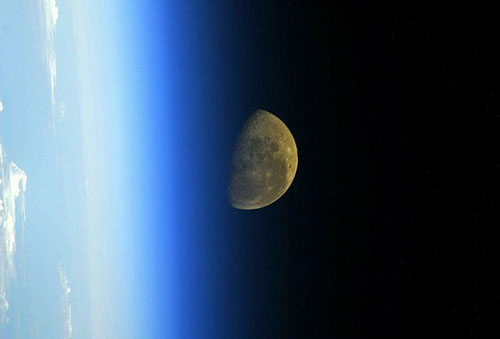 Hé lộ lời giải thích bất ngờ cho nguồn gốc của Mặt Trăng