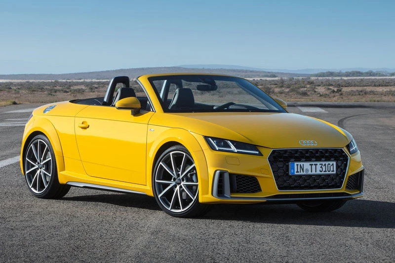 5. Audi TT Roadster 2021 (giá khởi điểm: 53.900 USD, điểm tổng thể: 8,2/10).