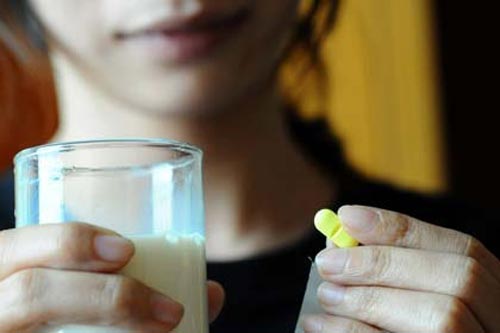 6 cách uống thuốc chung với thực phẩm vô cùng nguy hiểm