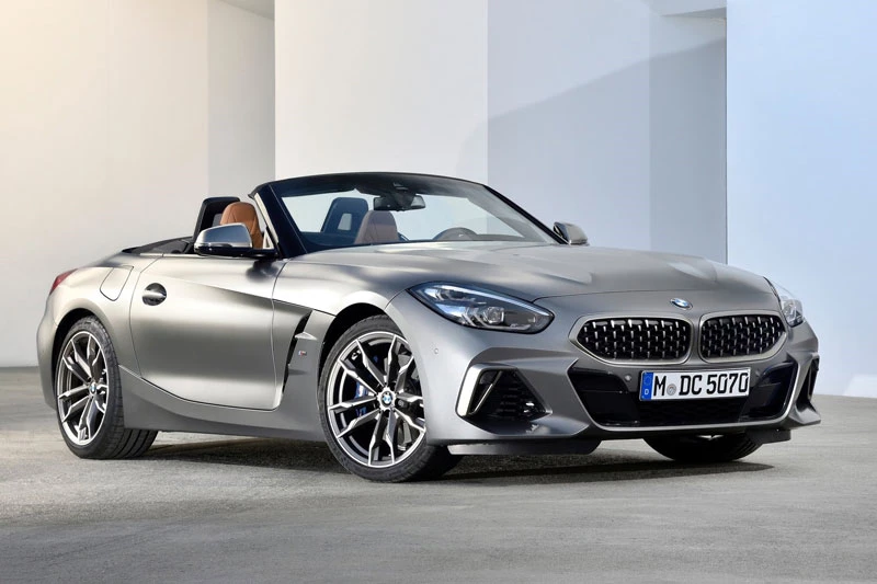 6. BMW Z4 2020 (giá khởi điểm: 49.700 USD, điểm tổng thể: 8/10).