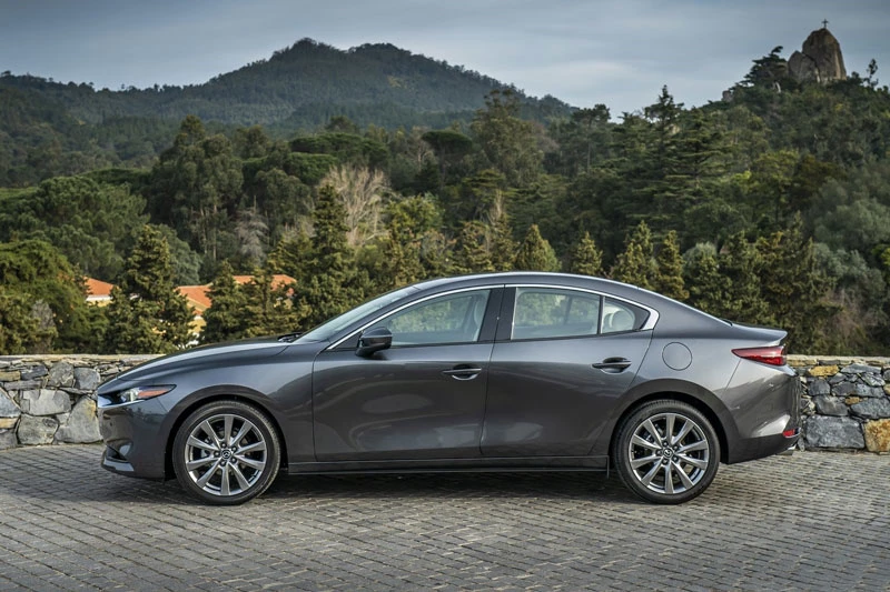 8. Mazda3 Sedan 2020 (giá khởi điểm: 21.500 USD).