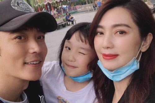 Hồng Hân phủ nhận ly hôn Trương Đan Phong