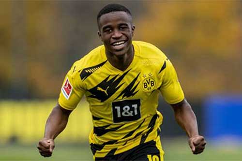 Moukoko lập kỷ lục ở Bundesliga trong ngày Haaland vắng mặt