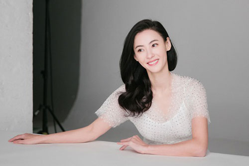 Trương Bá Chi đang hò hẹn với doanh nhân kém tuổi người Anh