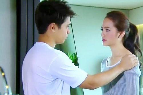 Vừa bước xuống xe hoa, anh trai tôi đòi hủy đám cưới rồi đi thẳng vào phòng cưới ngồi lì trong đó khiến cả hội hôn xôn xao