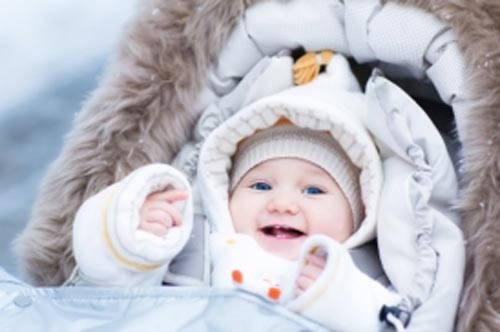 Muốn biết con có bị lạnh hay không, mẹ cứ sờ vào 2 bộ phận này