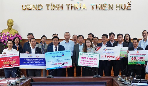 Nhiều doanh nghiệp hỗ trợ người dân Thừa Thiên Huế tái sản xuất sau bão lụt