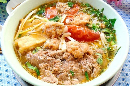 Bữa sáng ngon miệng, ấm bụng với món bún riêu cua chả mực